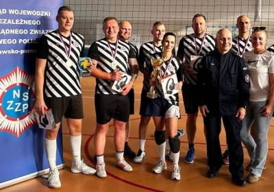 Wśród policjantów najlepiej w siatkówkę grają mundurowi ze Świecia