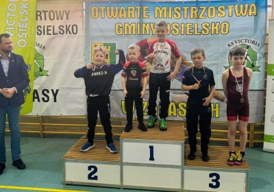 19 medali zapaśników ze Świecia w mistrzostwach Osielska