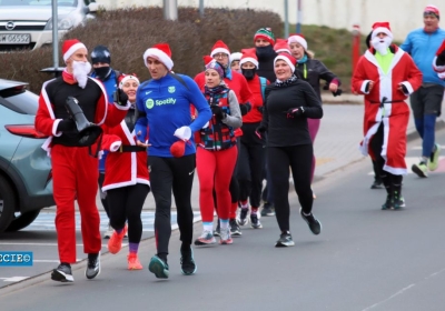Bieg Wigilijny ulicami Świecia. Biegacze życzyli mieszkańcom Wesołych Świąt [ZDJĘCIA]