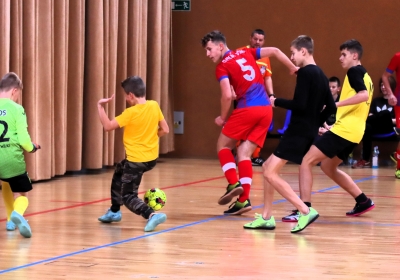 Juniorzy młodsi Gromu Osie wygrali turniej futsalowy Wilka [ZDJĘCIA]