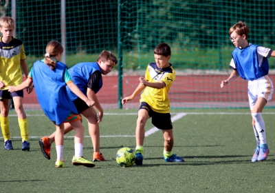 Młode Wilki Boniek liderują tabeli w lidze Wilka 