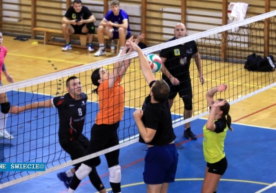 Siatkarskie derby miasta – Volley Świecie ograł Wilka Świecie [ZDJĘCIA]