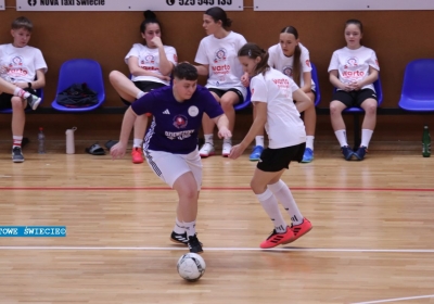 Dziewczyny grały w hali. Wiślanka najlepsza, Strażak trzeci [ZDJĘCIA]