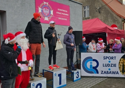 Świątecznie biegali i maszerowali po DrozdRowie [ZDJĘCIA, WYNIKI]
