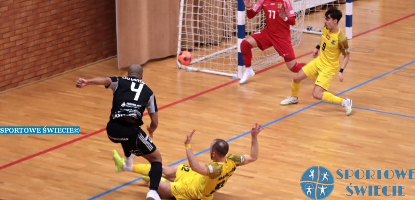 Eurobus Przemyśl musiał się mocno natrudzić, by wygrać w Świeciu