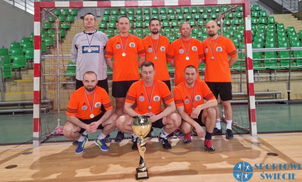 Policjanci ze Świecia wicemistrzami województwa w futsalu. Finał rozstrzygnęły rzuty karne