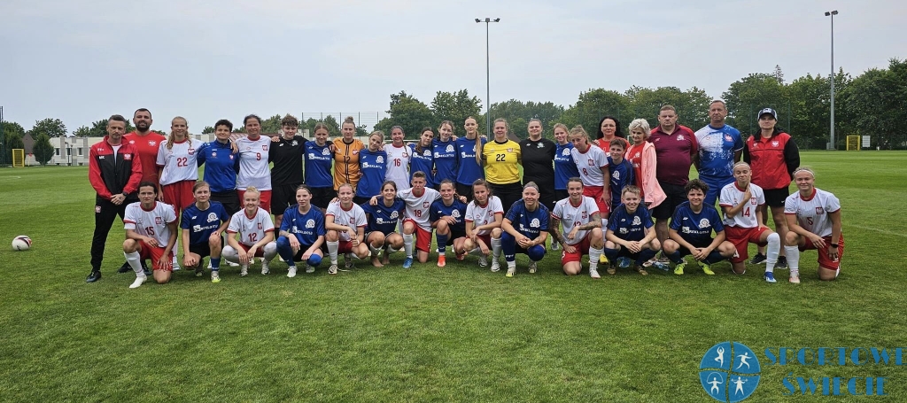 Piłkarki Strażaka Przechowo w sparingu ograły reprezentację Polski