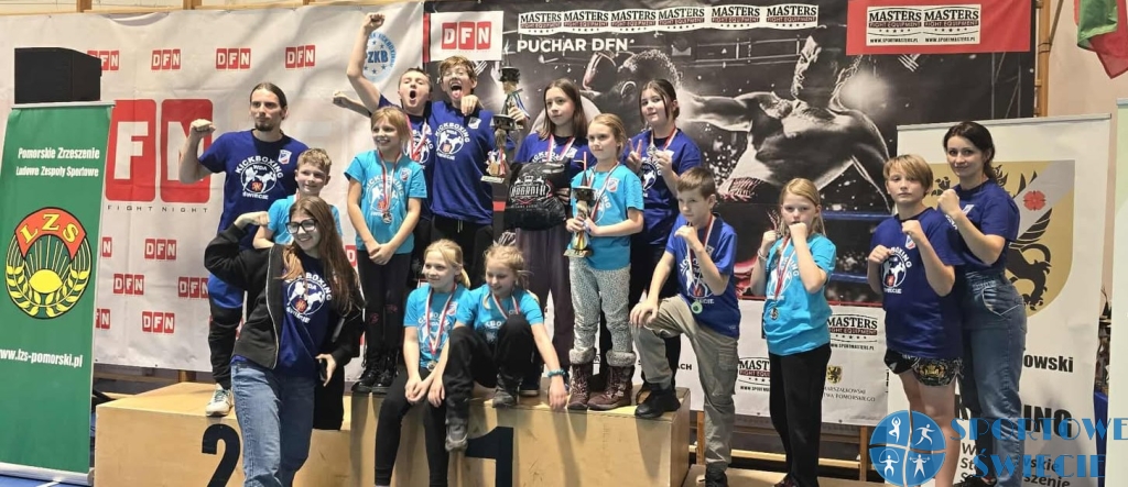 Młodzi kickbokserzy Wdy Świecie świetnie walczyli w Luzinie