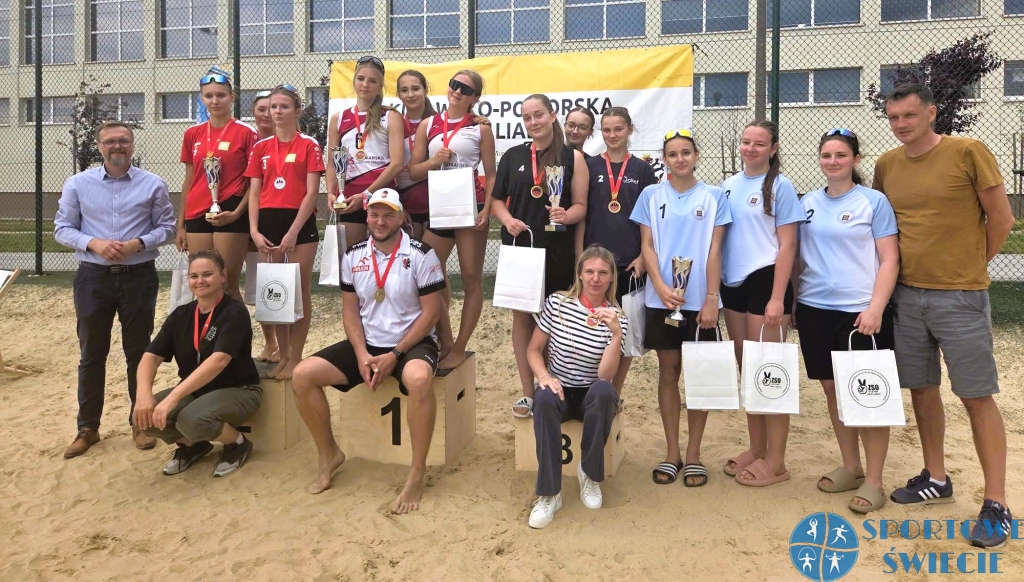 Siatkarki plażowe z „Białego” trzecie w województwie w „Licealiadzie”.
