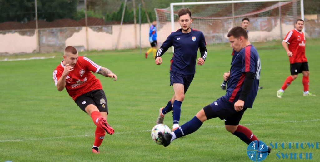 Emocje i 9 goli w Przechowie. Strażak przegrał z Pomorzaninem II Serock [ZDJĘCIA]