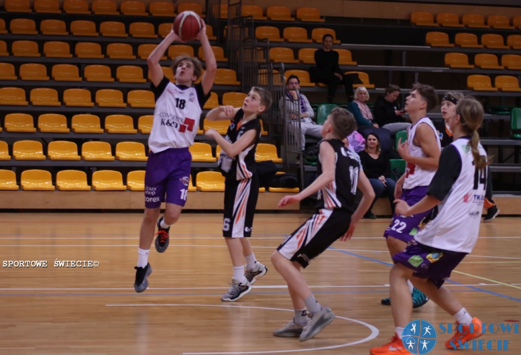 ŚKK U14 Świecie wygraną z Novum Bydgoszcz zakończył 2025 rok [ZDJĘCIA]