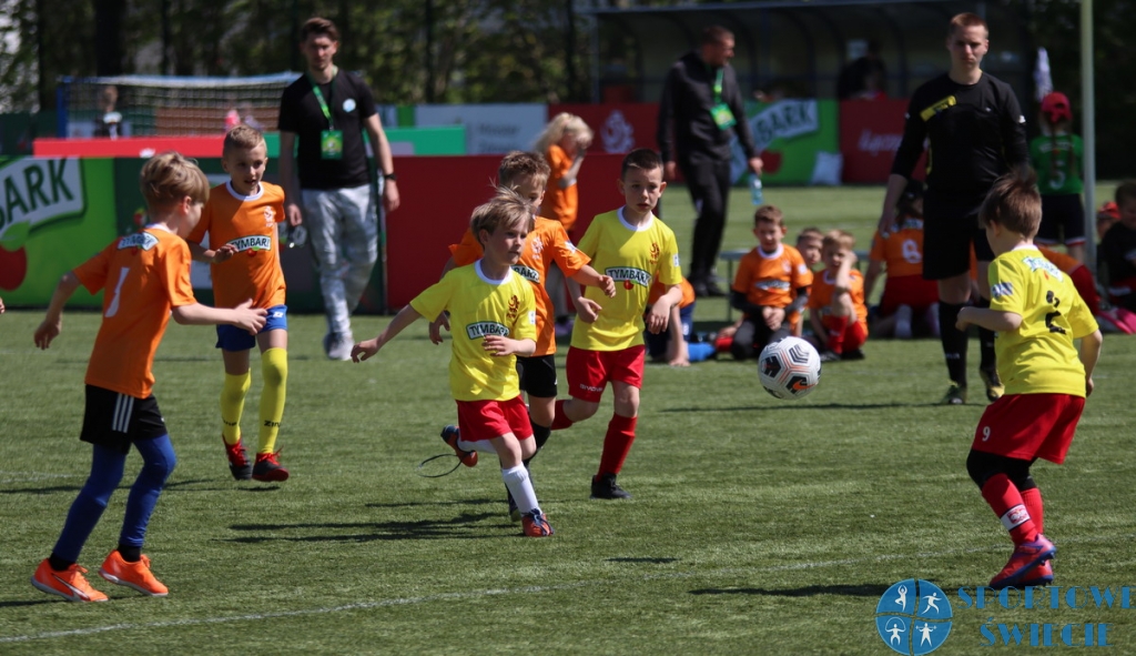 Pierwszy dzień turnieju Tymbarku za nami, żacy z Osia wyszli z grupy [STO ZDJĘĆ]