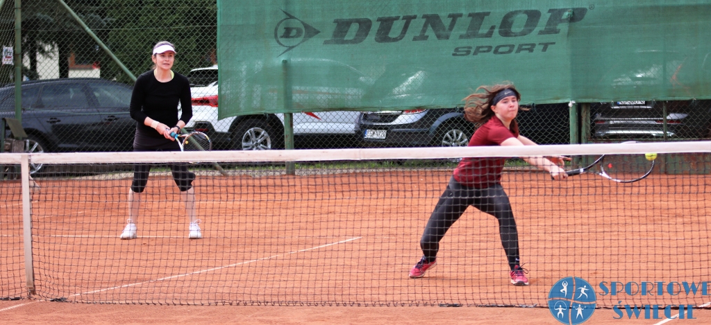 Pierwszy turniej w tym roku na kortach w Świeciu za nami. Grały deble żeńskie i męskie [ZDJĘCIA]