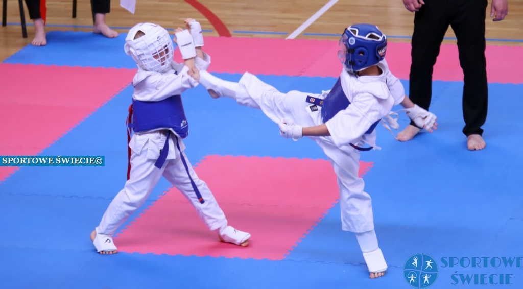 17 medali Szkoły Kyokushin Karate w Świeciu w mistrzostwach okręgu [ZDJĘCIA]