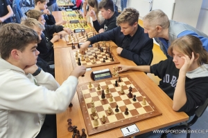 Adam Roszyk najlepszy w turnieju szachowym szkół w Stokrotce [ZDJĘCIA]